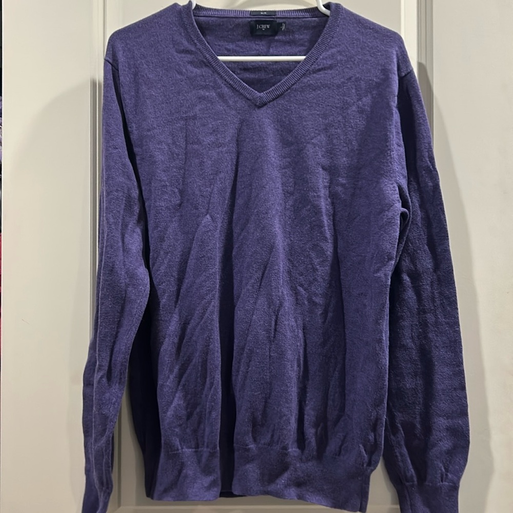 J Crew men’s V-Neck Slim Fit Long Sleeve Sweater merino wool blend size L purple